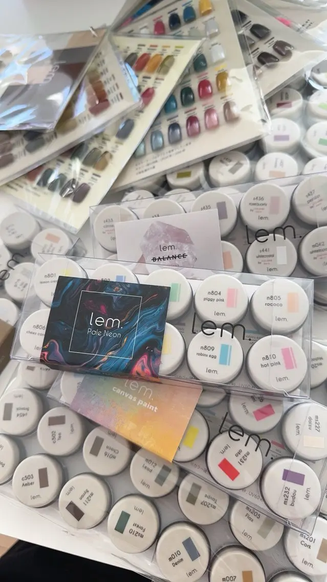 ネイル ジェルネイル nail salon émuのネイルデザイン