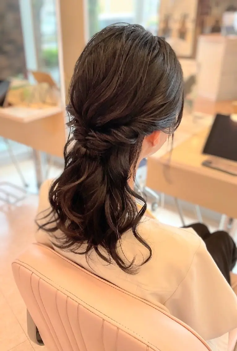 【仕上げにアレンジOK✂️🌟】顔周りカット+カラー+クイックアレンジ　※胸下+1100円の写真