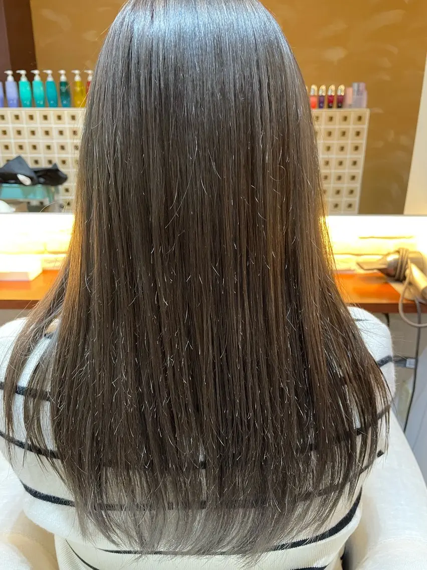 ロング カラー グレージュ ヘアカラー トリートメント CoCooN amiのヘアスタイル