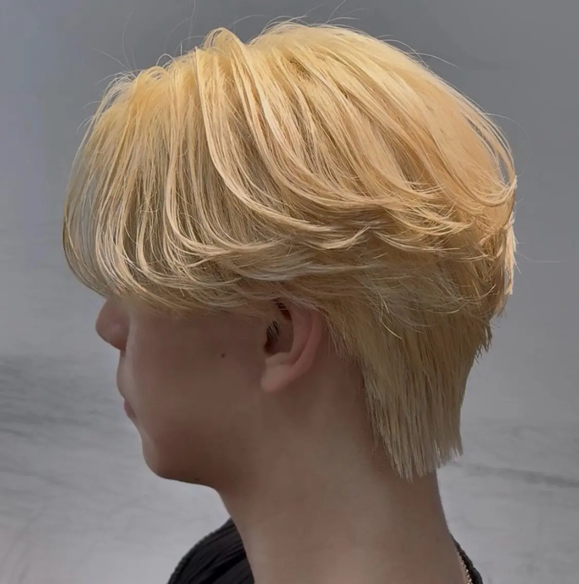 メンズ メンズブリーチ メンズハイトーン ヘアカラー トリートメント Sen メンズ毛流れ 梅田 茶屋町のヘアスタイル