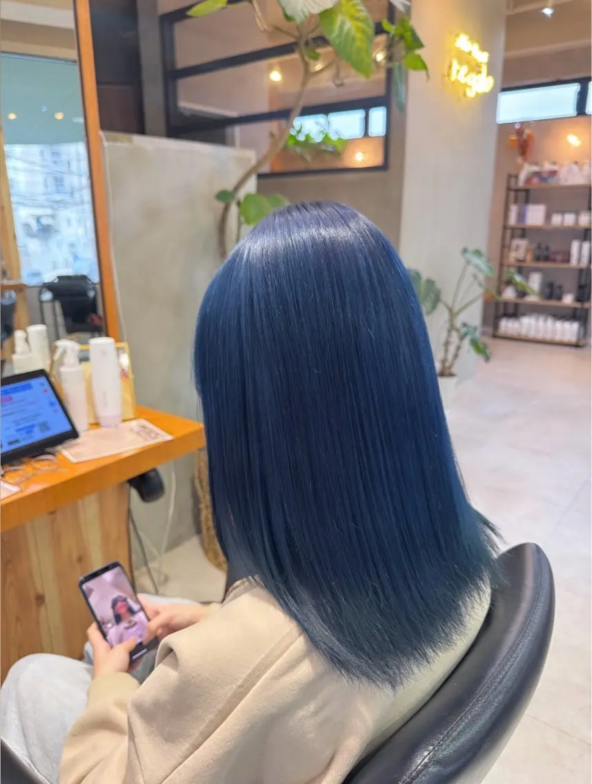 セミロング カラー ヘアアレンジ ブリーチ 佐々木 まゆかのヘアスタイル