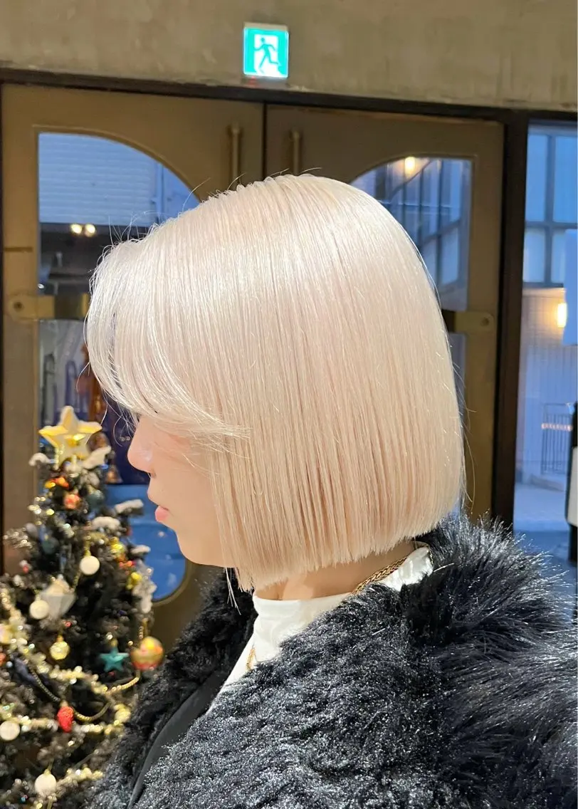 ショート カラー ベージュカラー ブロンド ハイトーンカラー ハイトーンベージュ ミルクティーベージュ ヘアカラー トリートメント ヘアセット 似合わせベージュ 🍯ayumi🍯のヘアスタイル
