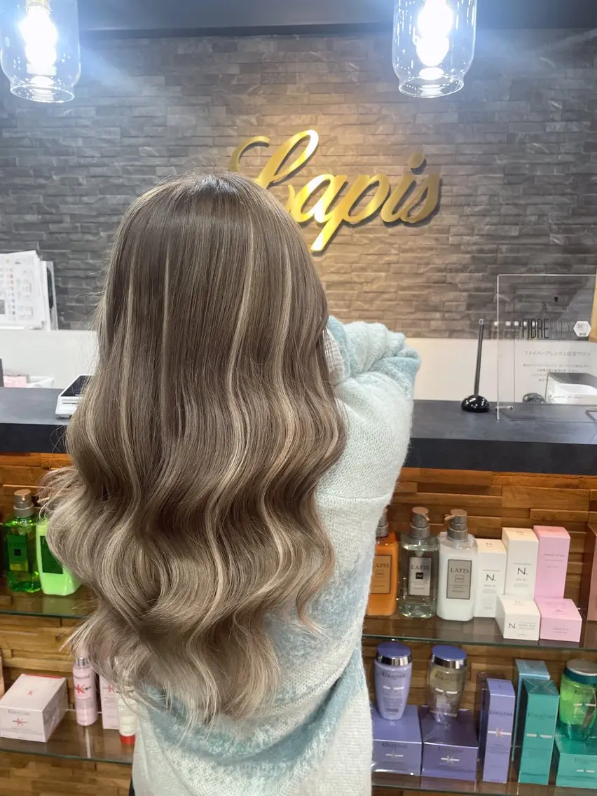ロング RIEブリーチ& エクステ特化型のヘアスタイル
