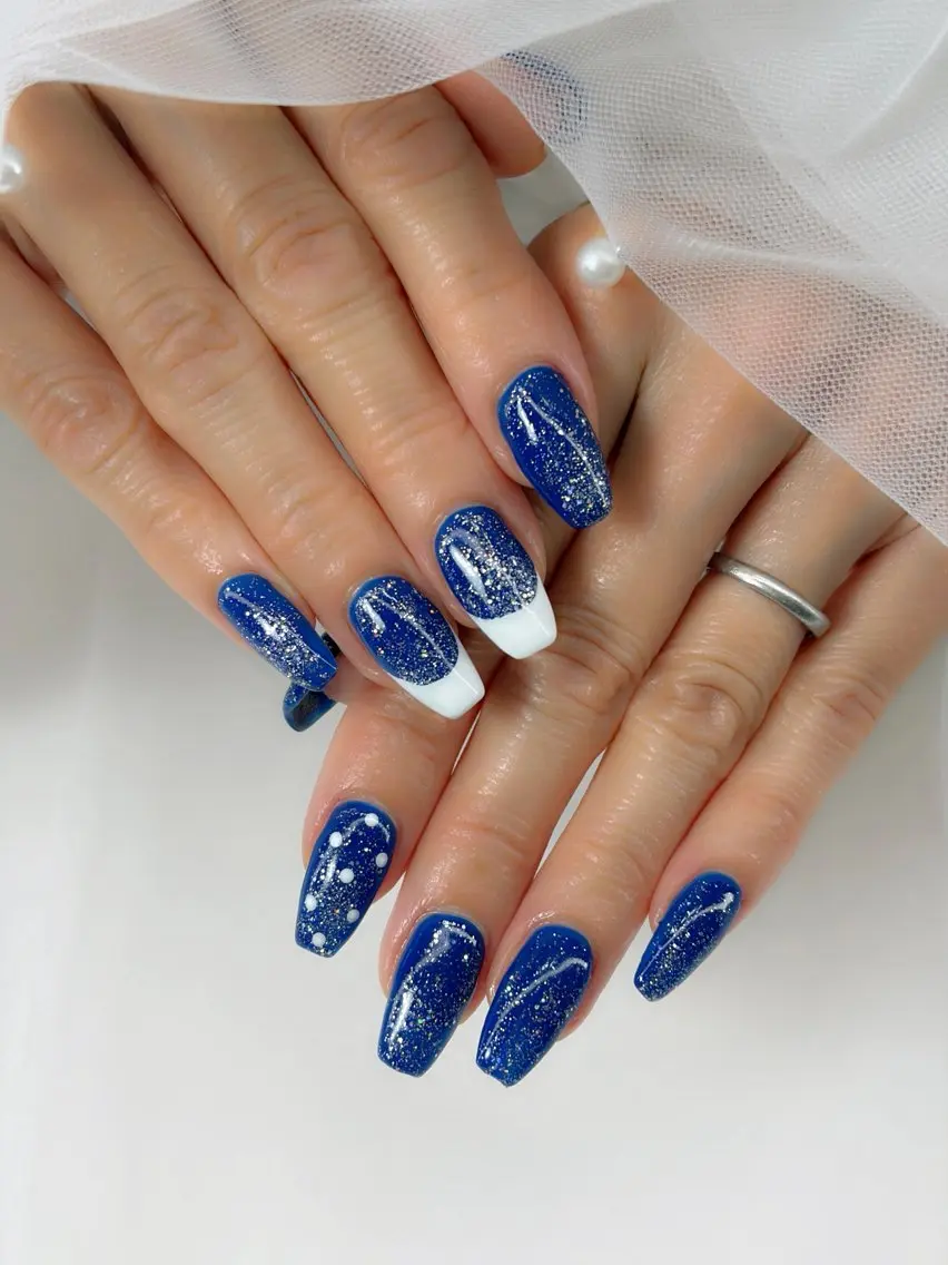 ネイル ドット フラッシュネイル フレンチネイル ネイビー オフィスネイル ハンドネイル iro+ nailのネイルデザイン