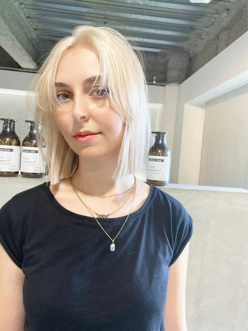 ミディアム カラー ブリーチ ブロンド ホワイトブロンド 【レイヤーカット】 海老原寛大のヘアスタイル