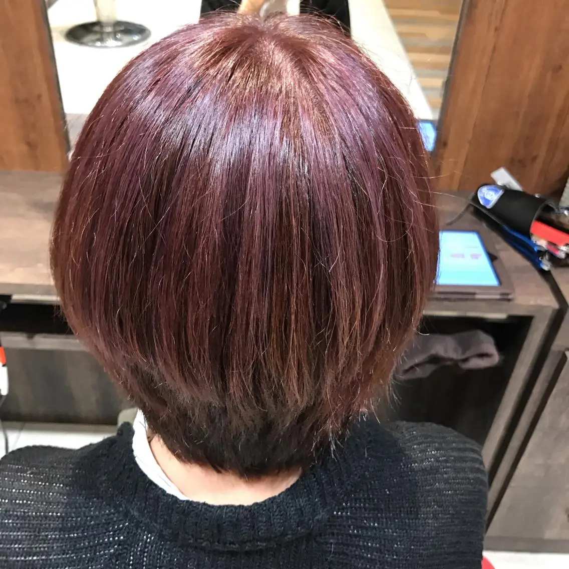 ショート カラー コミヤ チナミのヘアスタイル