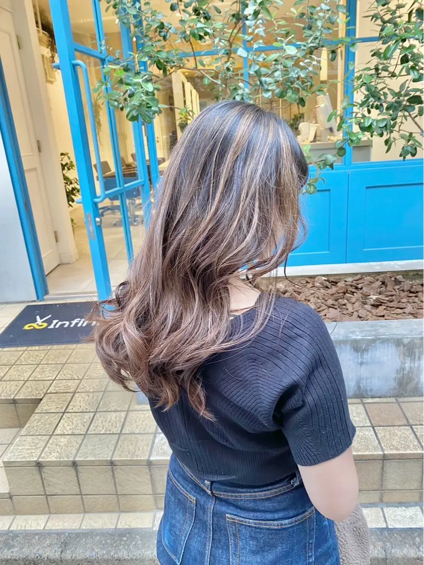 ロング ハイライト 内田 航太のヘアスタイル