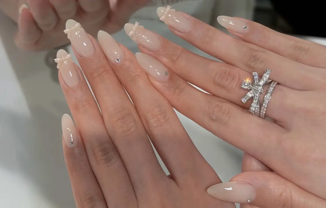 ネイル フットネイル フレンチネイル グラデーション 氷ネイル・うるうるネイル 韓国ネイル ハンドネイル Mixx Nail_ Studioのネイルデザイン