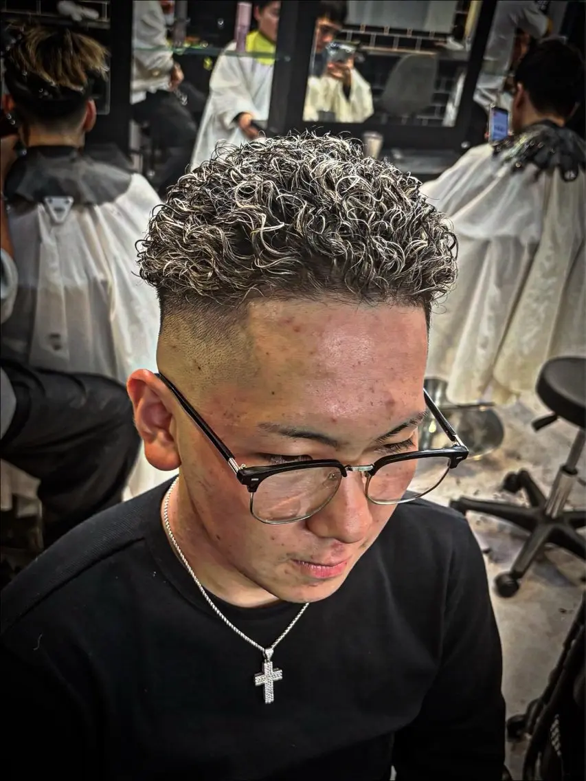 ショート カラー パーマ ヘアアレンジ メンズ メンズパーマ カット ヘアカラー パーマ ヘアセット men'slapis YUTOのヘアスタイル