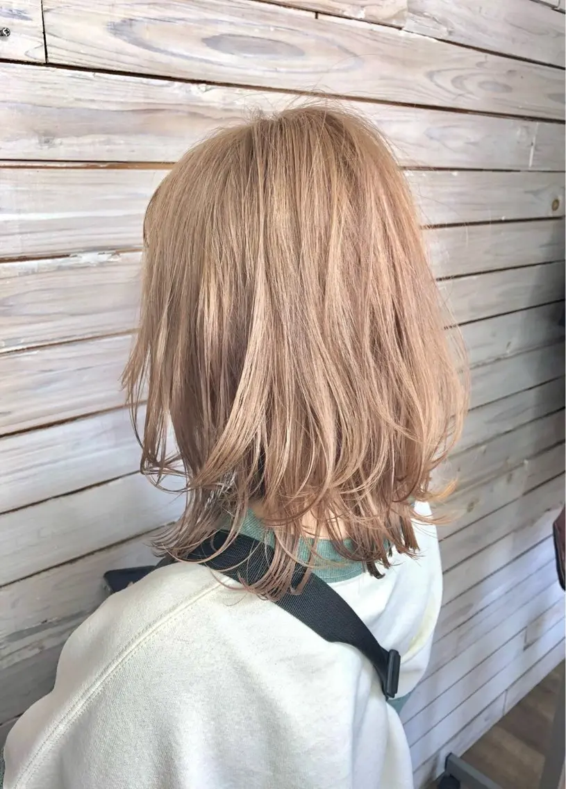 ミディアム ミディアムレイヤー レイヤーカット 松田 慧児のヘアスタイル