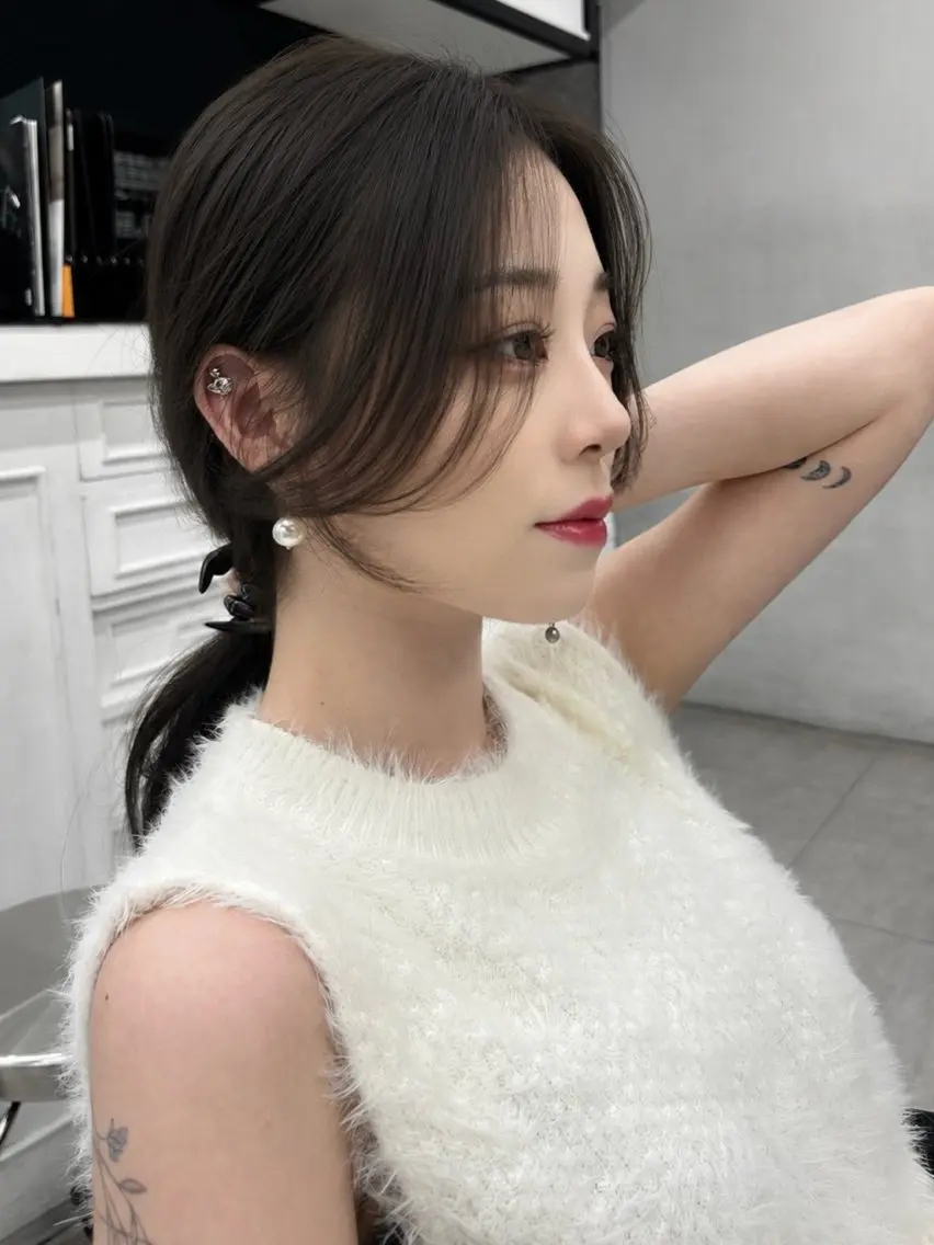ロング 顔まわりレイヤー 顔周りカット ハッシュカット 髪質改善 韓国風ヘア 岡田 聖蘭のヘアスタイル