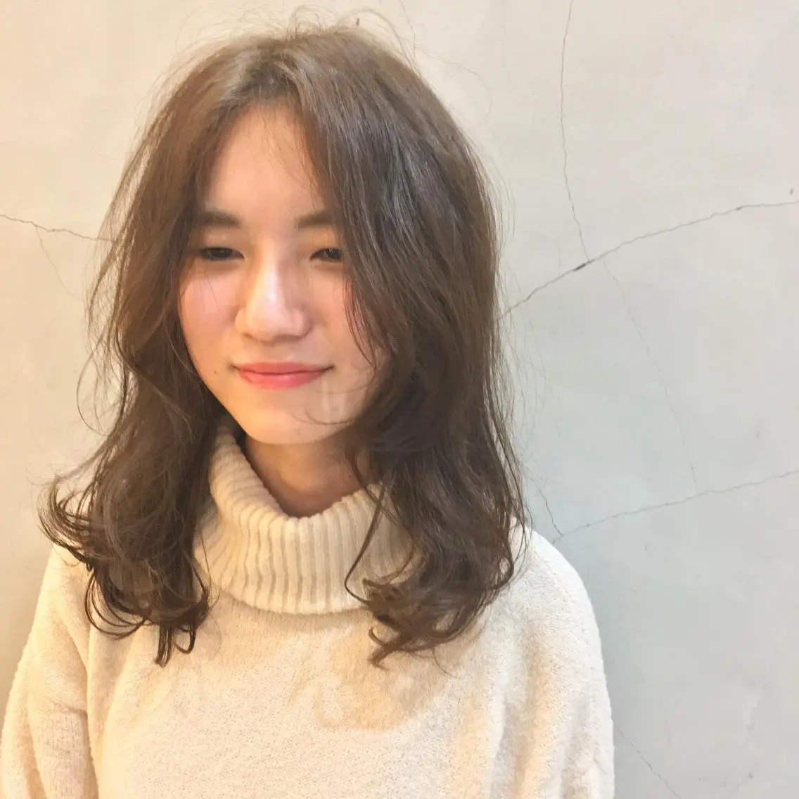 セミロング 金子 歩実のヘアスタイル