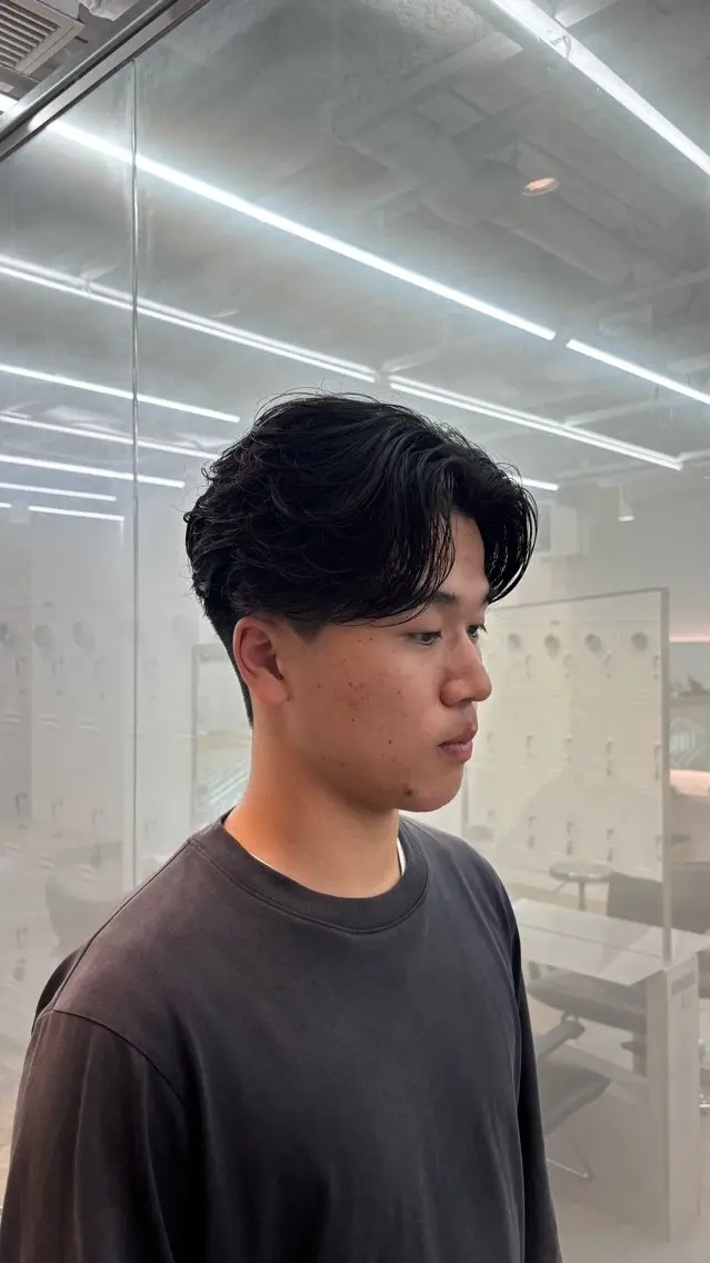 ショート パーマ メンズ センターパート フェザーパーマ メンズ韓国風 メンズパーマ 韓国風ヘア カット パーマ fifth /波巻き /フェザー/Kotaのヘアスタイル