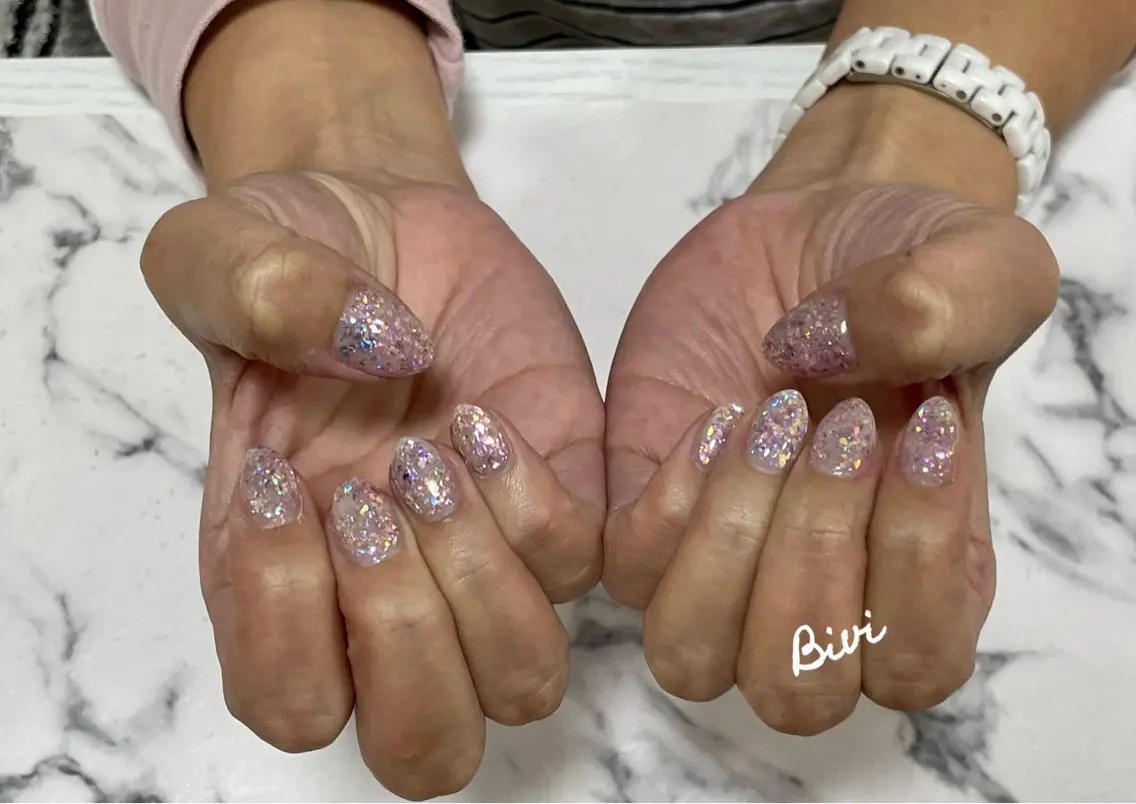 ネイル アートネイル フラッシュネイル ラメ(グリッター) シルバー スクエアネイル ♡Bivi♡自爪に 優しいネイルサロンのネイルデザイン