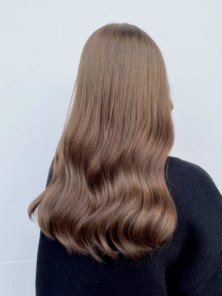 ロング カラー ワダ モエナのヘアスタイル