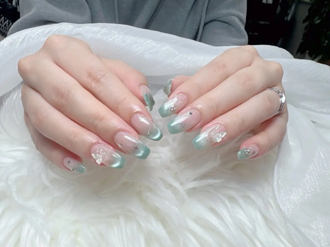 ネイル フレンチネイル グラデーション 韓国ネイル マグネットネイル ミラーネイル ハンドネイル ハンドケア Hara Nail 【持ち込みOK】のネイルデザイン