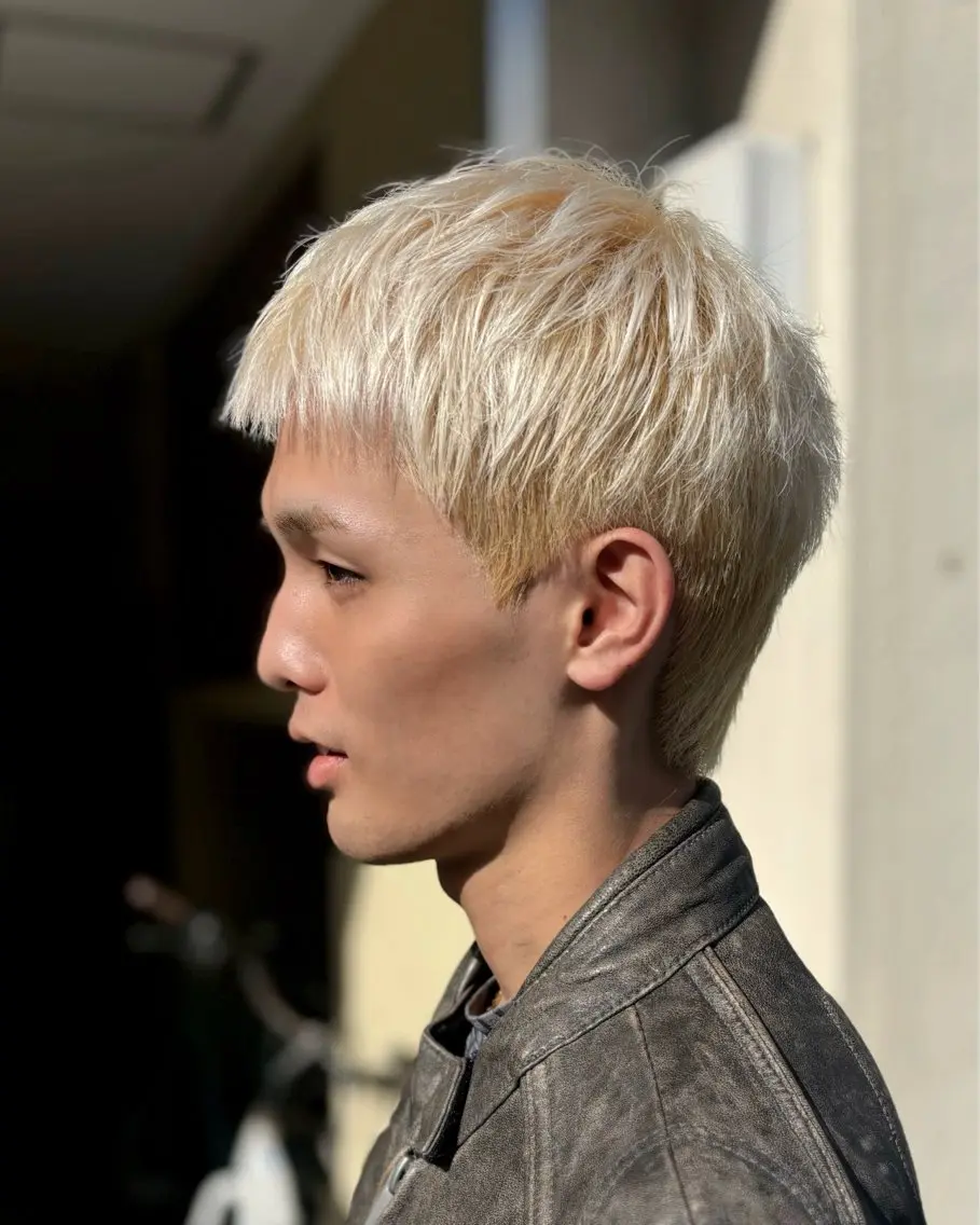 カラー メンズ メンズブリーチ メンズショート スパイキーショート ブリーチ 抜きっぱなしブロンド マツダ レンのヘアスタイル