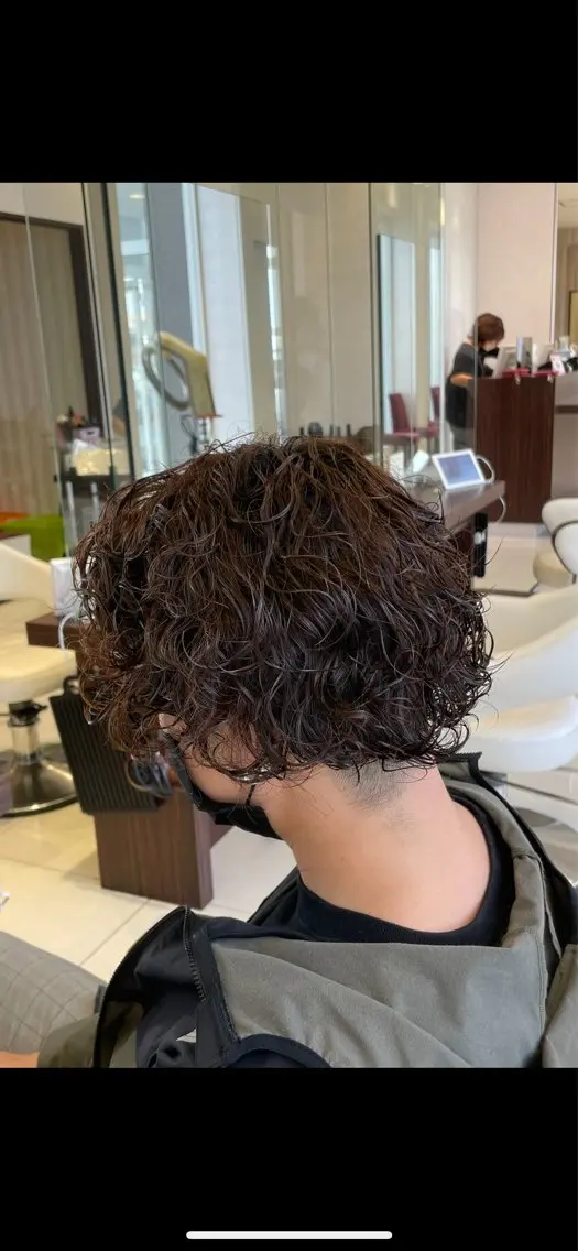 ミディアム パーマ メンズ ミディアムパーマ メンズパーマ 波巻きパーマ ✂︎山﨑 涼太✂︎のヘアスタイル