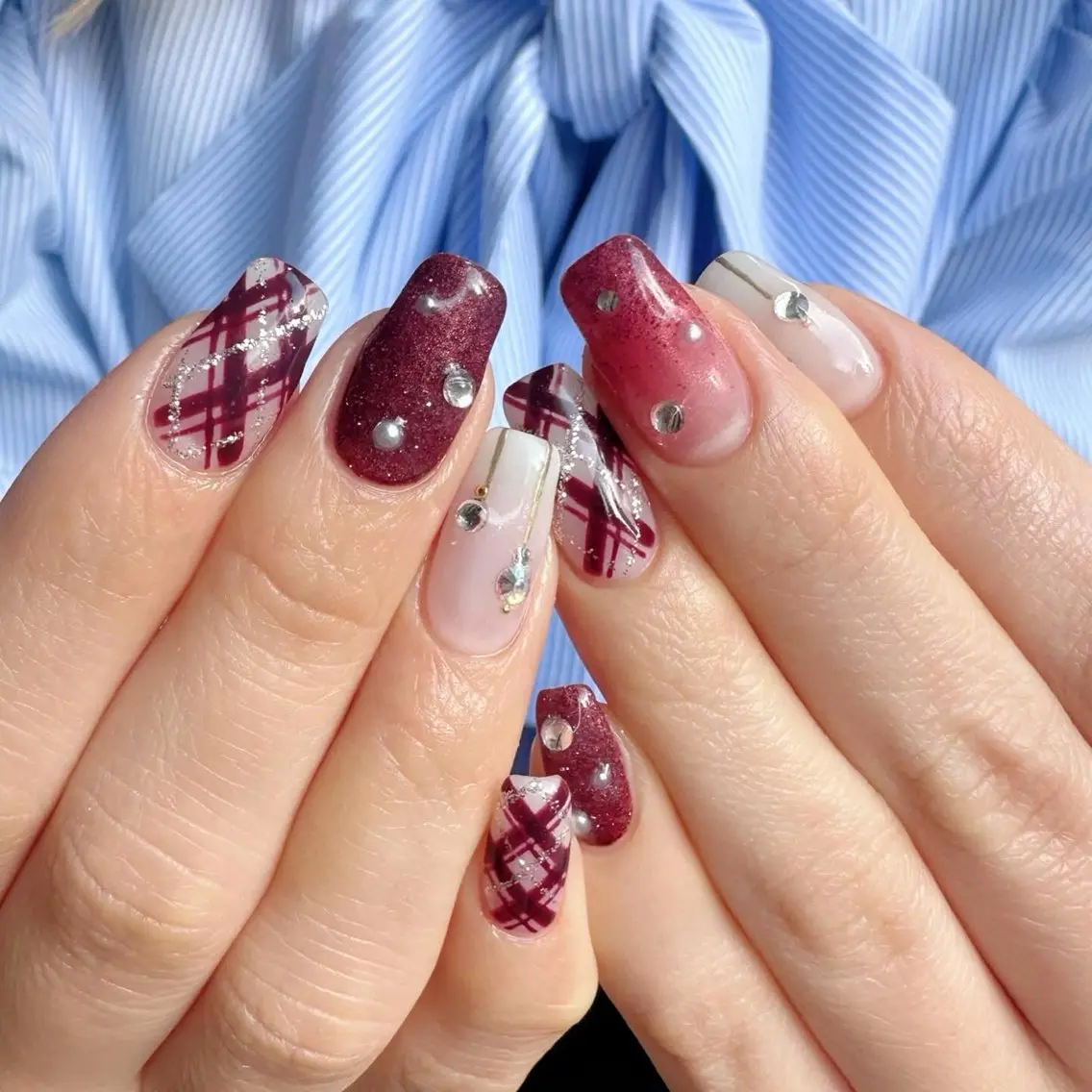 ネイル ボルドー 氷ネイル・うるうるネイル 韓国ネイル ニュアンスネイル 赤色 🪞KAPE NAIL 🪞のネイルデザイン