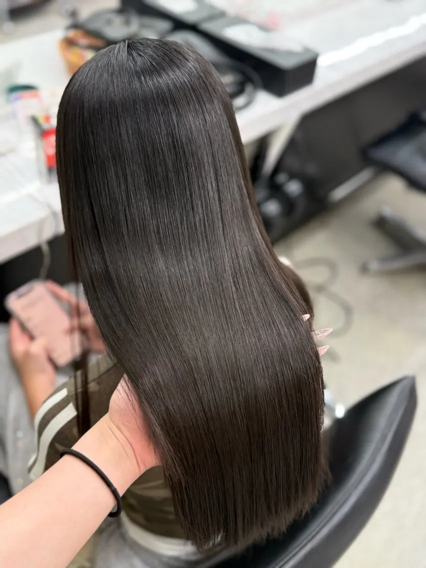 ロング 縮毛矯正 🩶ハイトーン × プルエク🩶MIWAのヘアスタイル