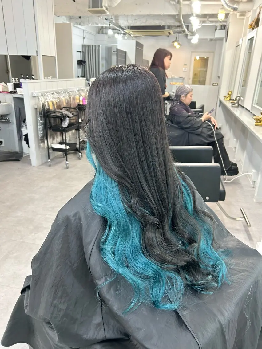 ロング カラー ブルーカラー インナーカラー Cielro/ダブル カラー/西田咲希のヘアスタイル