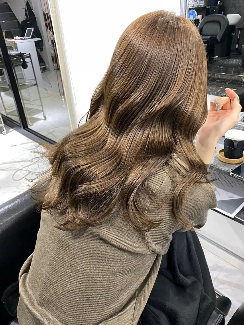 ロング 尾崎 虹美のヘアスタイル