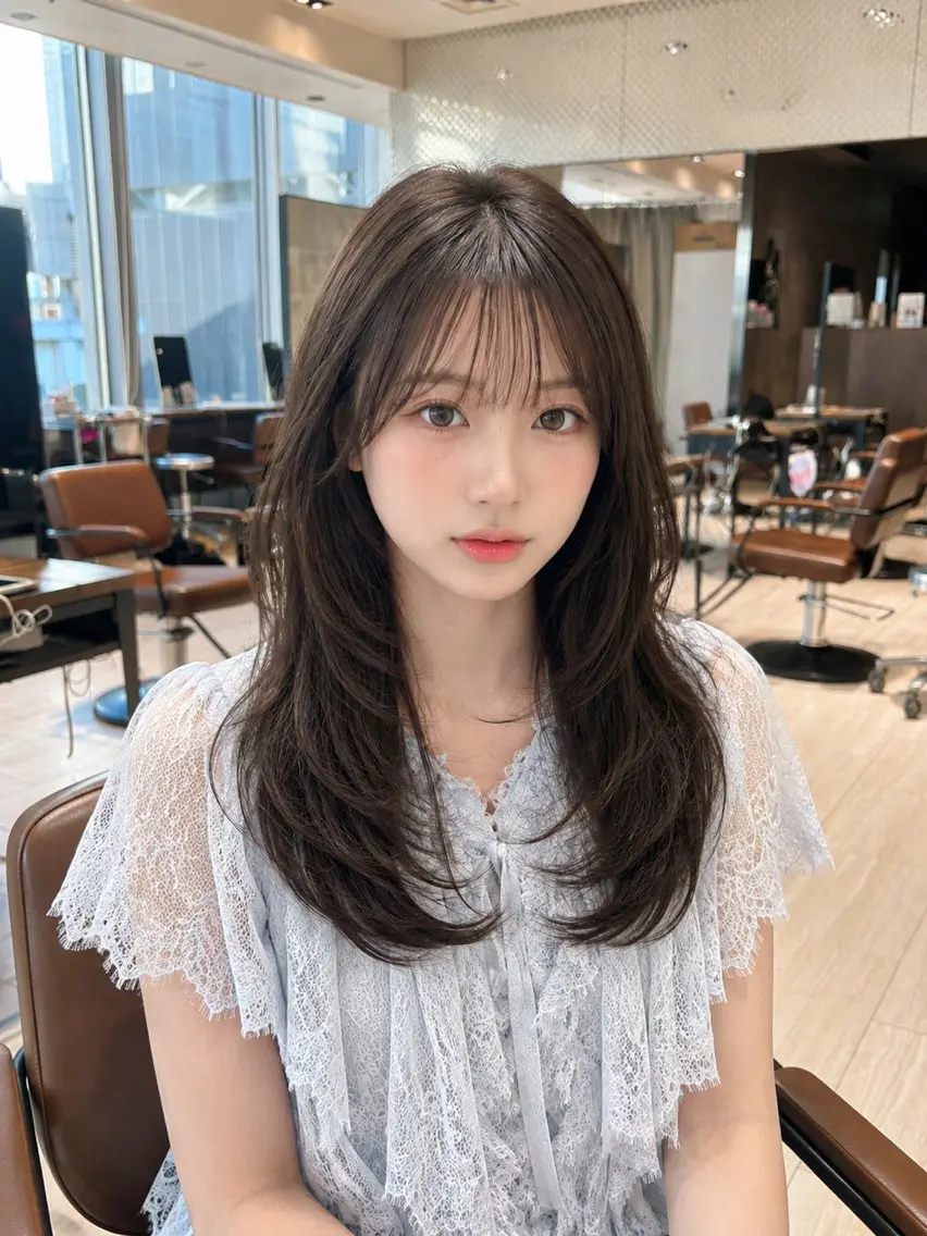 セミロング 顔周りカット かきあげバング 韓国風ヘア レイヤーカット カット ヘアカラー 透明感カラー/韓国レ イヤー/宮下知也のヘアスタイル