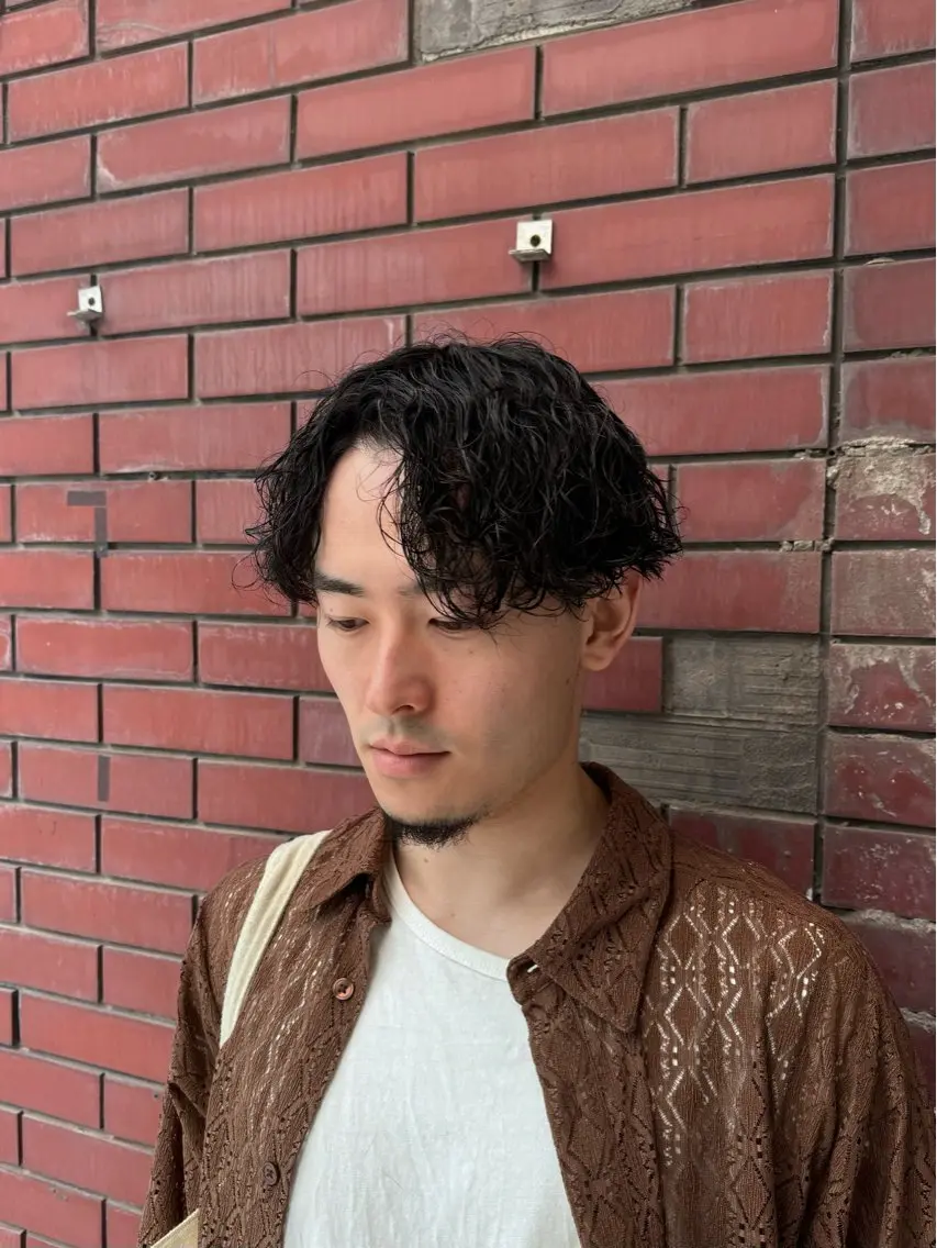 ミディアム パーマ メンズ センターパート 波巻きパーマ カット ヘッドスパ 柏メンズカットパーマ NO.1タイチのヘアスタイル