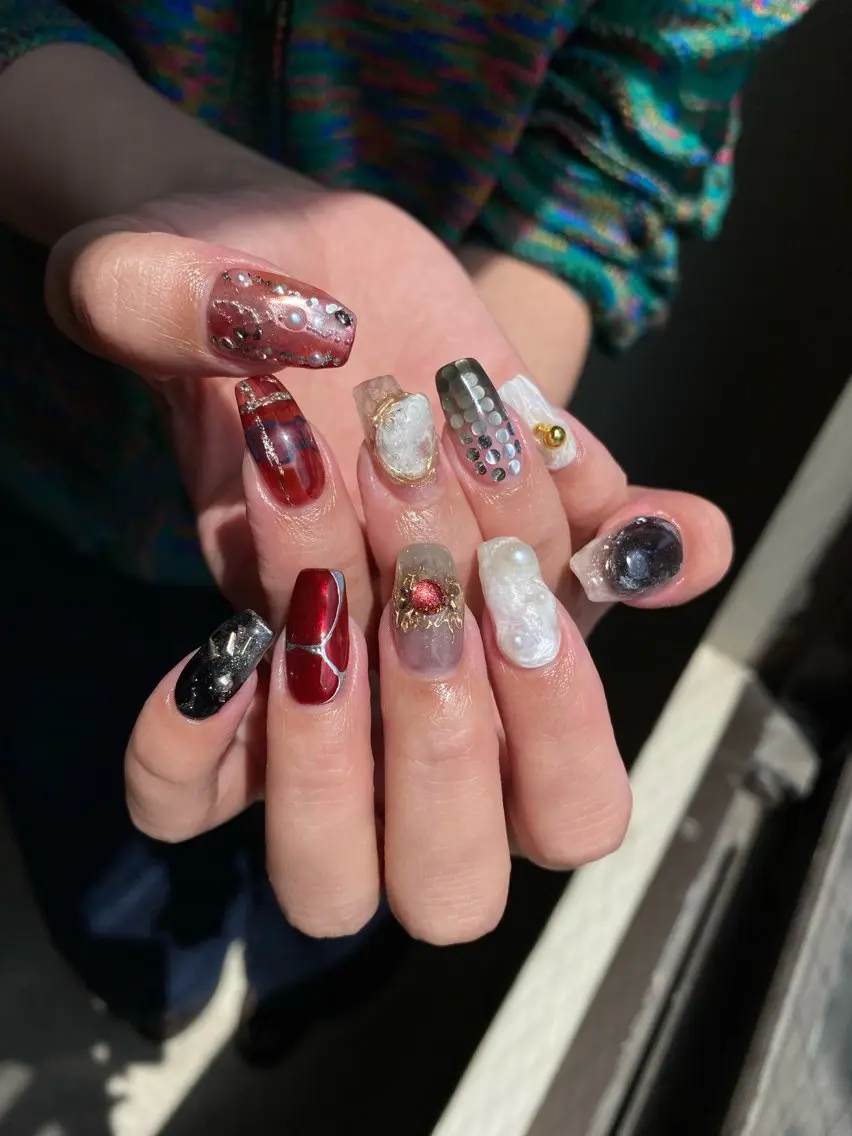 ネイル 成人式 フラッシュネイル フレンチネイル ガーリー キラキラネイル ハンドネイル 草加ニュアンスネイル 🌚hersのネイルデザイン