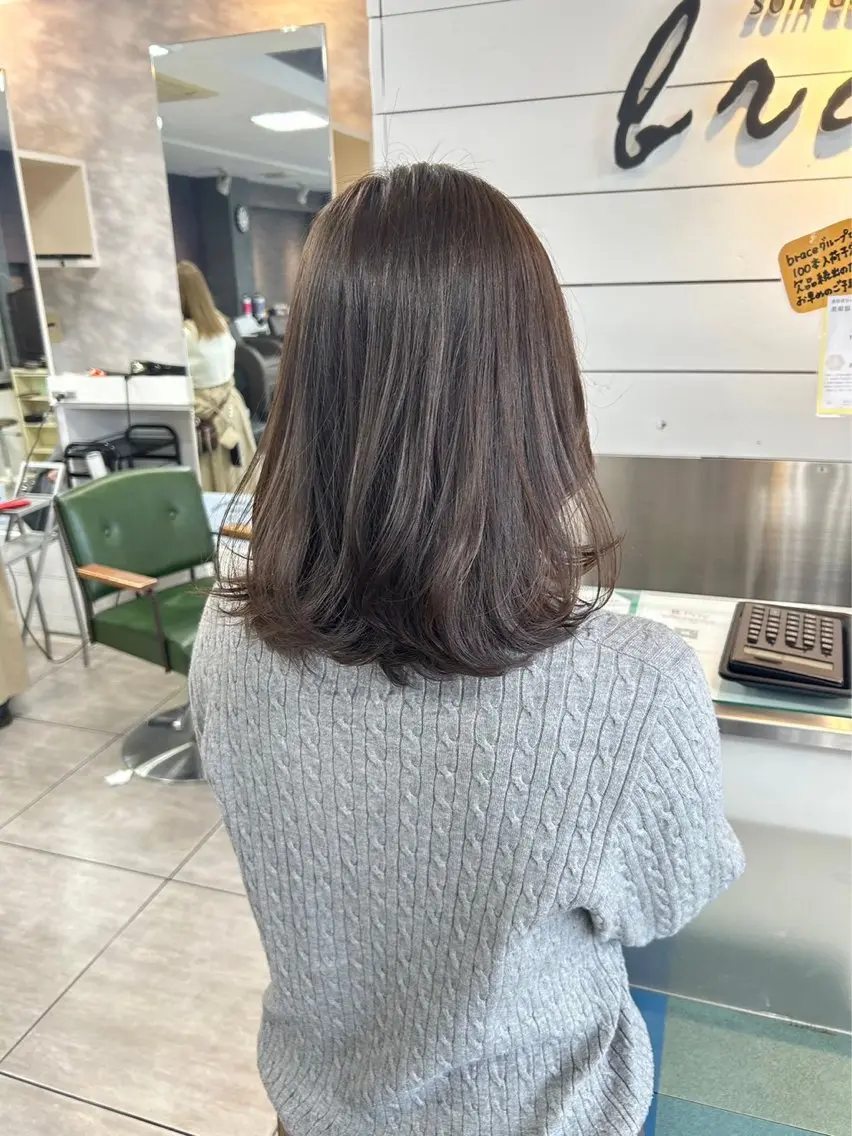 ミディアム カラー 濱田 佳奈映のヘアスタイル