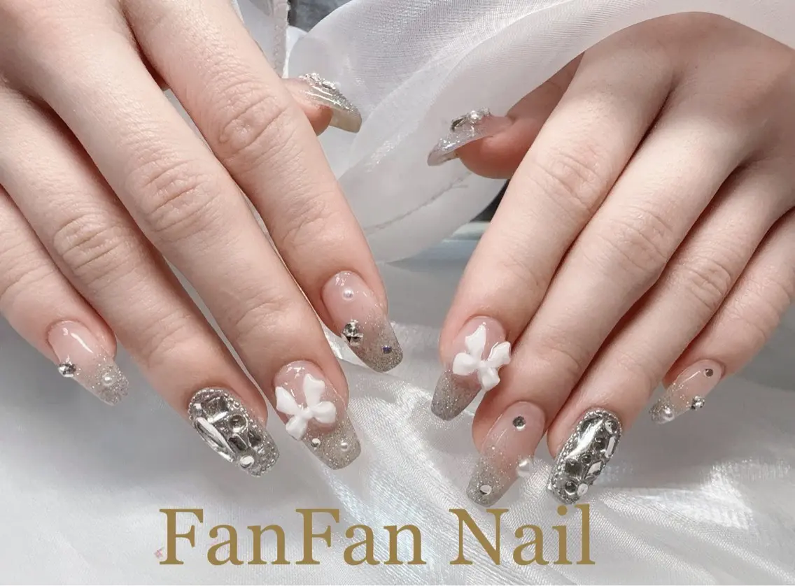 ネイル アートネイル オーロラネイル ガーリー キラキラネイル 韓国ネイル Mio NailsalonUのネイルデザイン