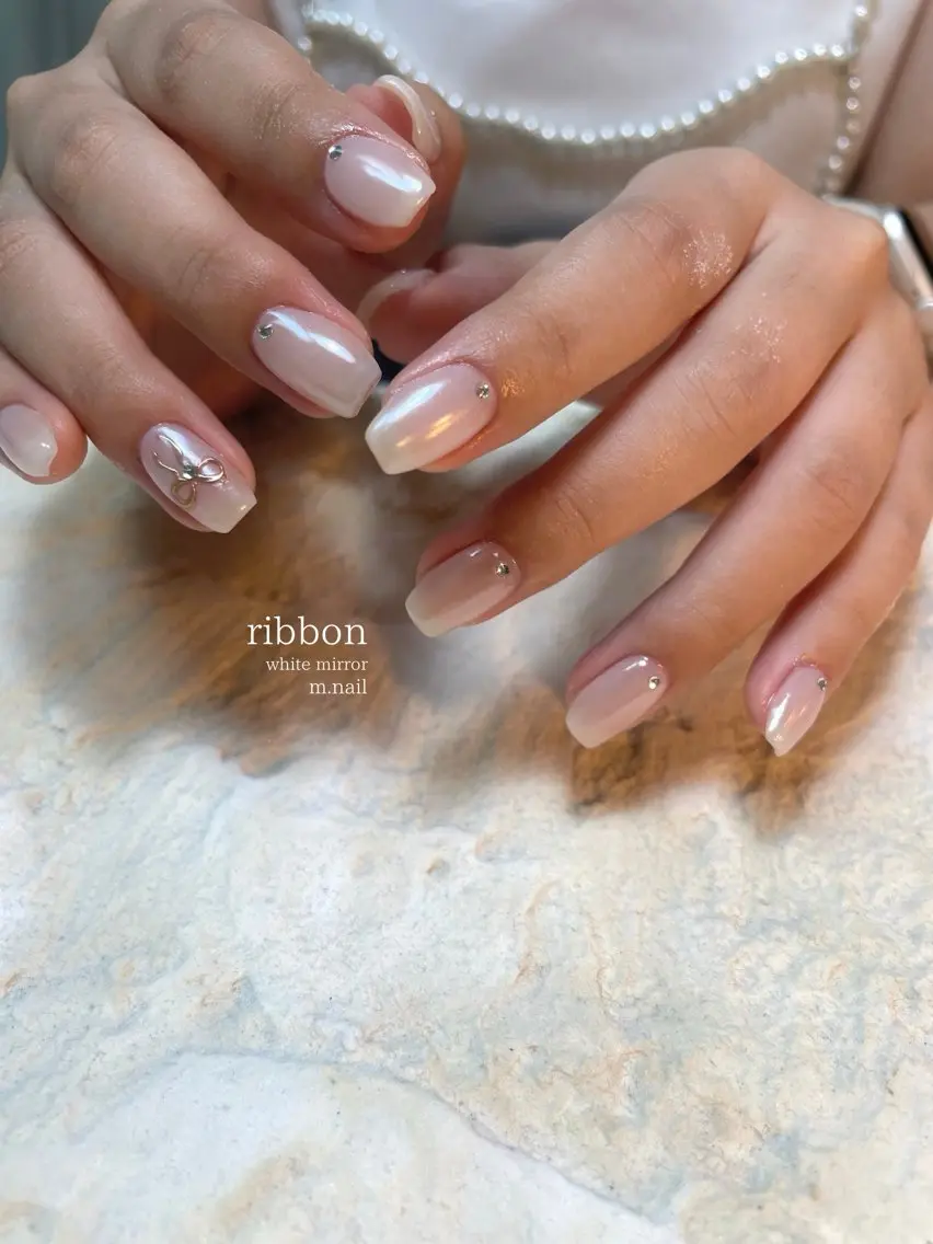 ネイル ミラーネイル ニュアンスネイル シンプルネイル ホワイト ハンドネイル m.nail salonのネイルデザイン