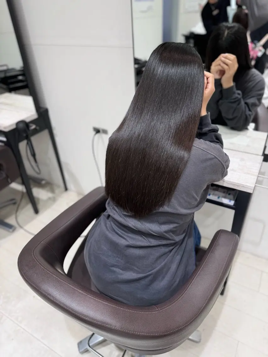 【次世代の縮毛矯正】髪質改善ストレート×カットの写真