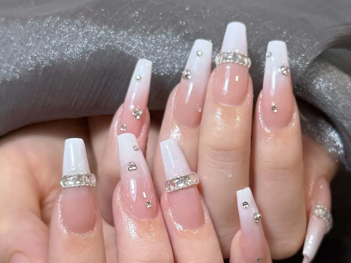 ロング ハンドネイル 💅 リリアのネイルデザイン