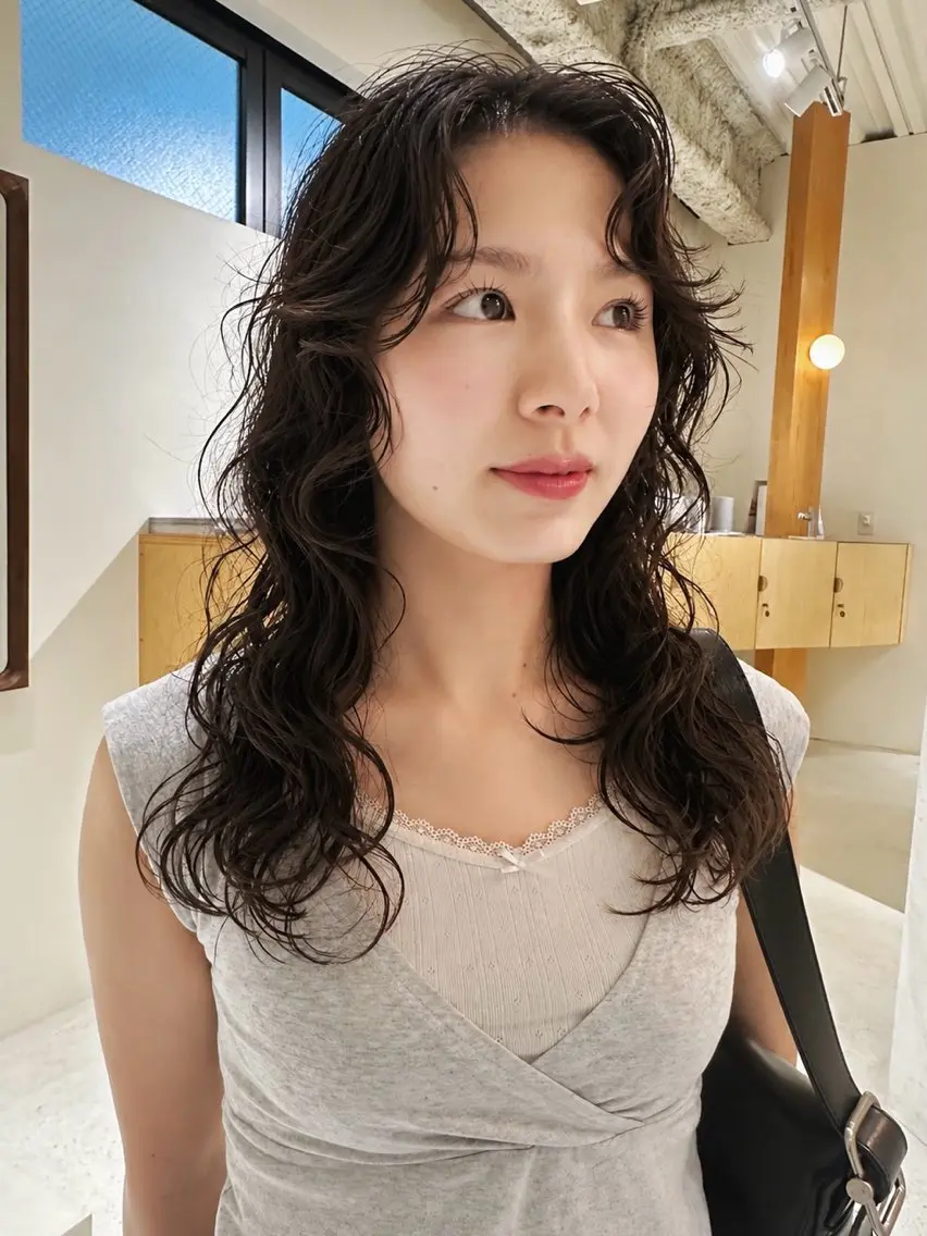 セミロング パーマ セミロングパーマ レイヤーカット カット パーマ トリートメント MISA レイヤーカットのヘアスタイル