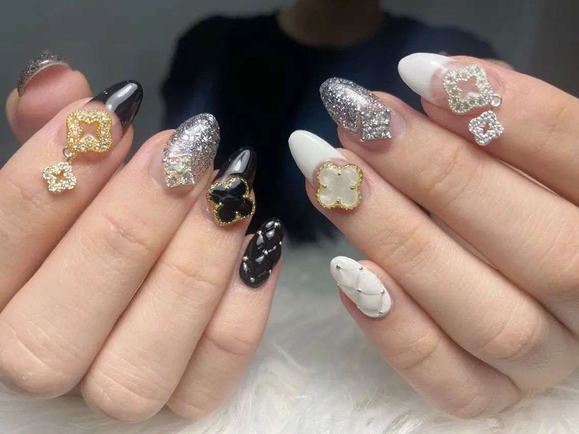 ネイル チークネイル 長さ出し フレンチネイル ジェルネイル ガラスフレンチ ハンドネイル UM Nail Salonのネイルデザイン