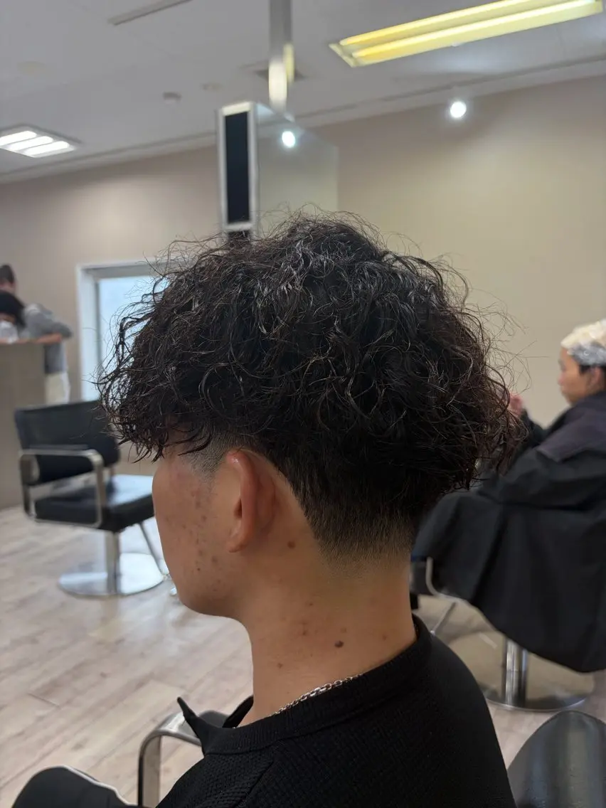 ショート パーマ メンズ TIDEHAIR 志羽のヘアスタイル