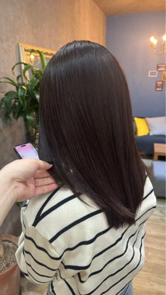 ミディアム 顔周りカット レイヤーカット . みおのヘアスタイル