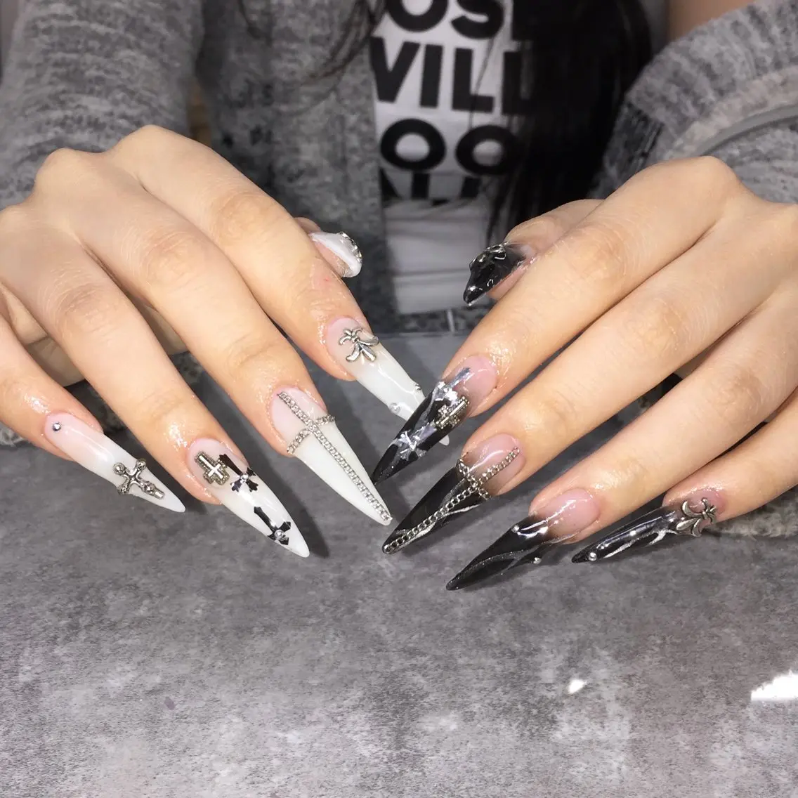 ネイル ハンドネイル cocoro🖤 y2k/個性派ネイルのネイルデザイン