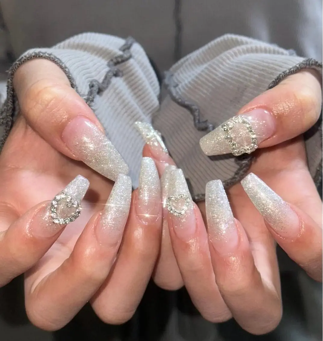 ネイル グラデーション キラキラネイル ワンカラーネイル 冬ネイル Jenn Nail Salonのネイルデザイン