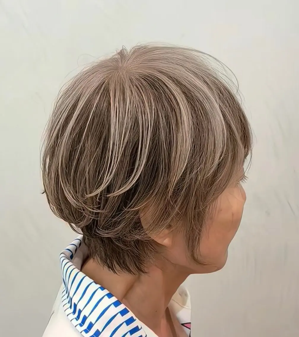 筋感多め白髪ぼかしハイライト＋プレミアムトリートメントの写真