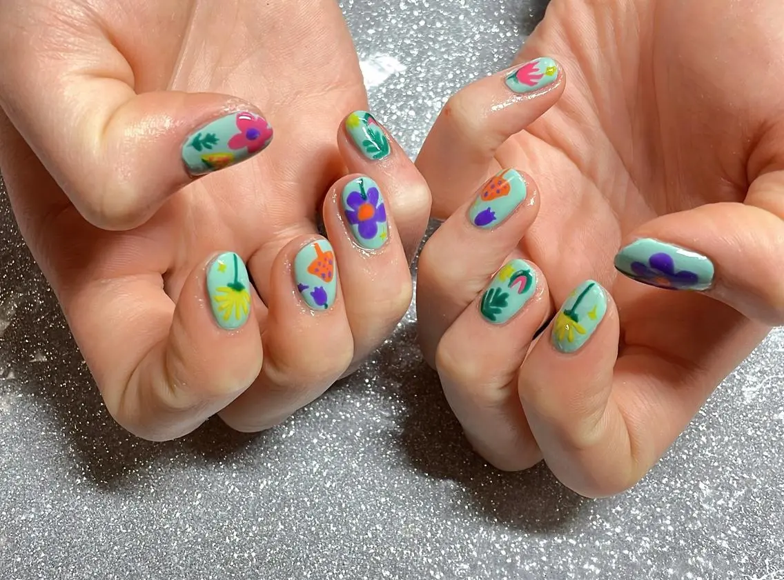 ネイル ハンドネイル VIERU 🌈🎀💖のネイルデザイン