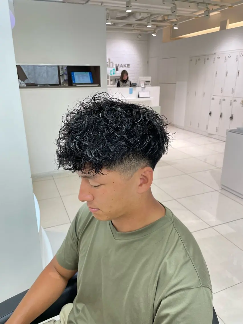ショート パーマ メンズ スペインカール カット パーマ トリートメント フェザーパーマ職人 🪶ryosukeのヘアスタイル