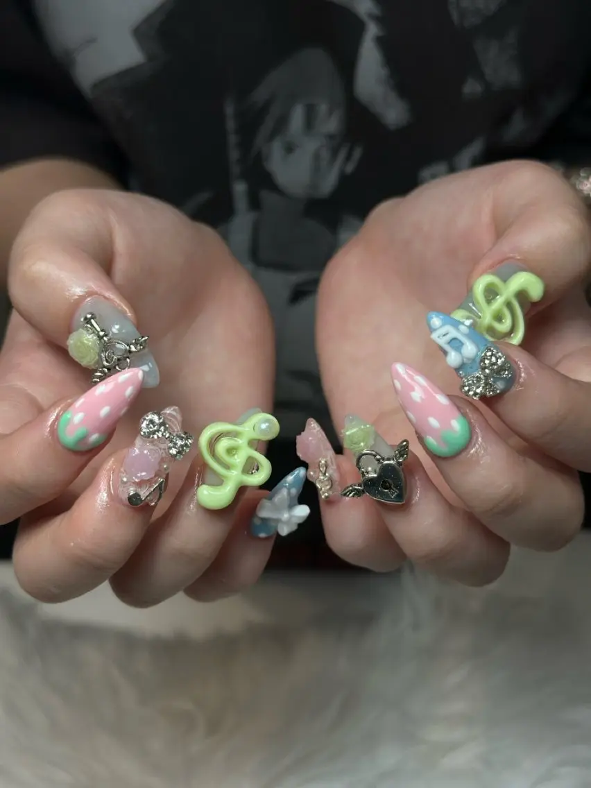 ネイル チークネイル ドット フレンチネイル グラデーション ハート ハンドネイル Julli NailStudioのネイルデザイン