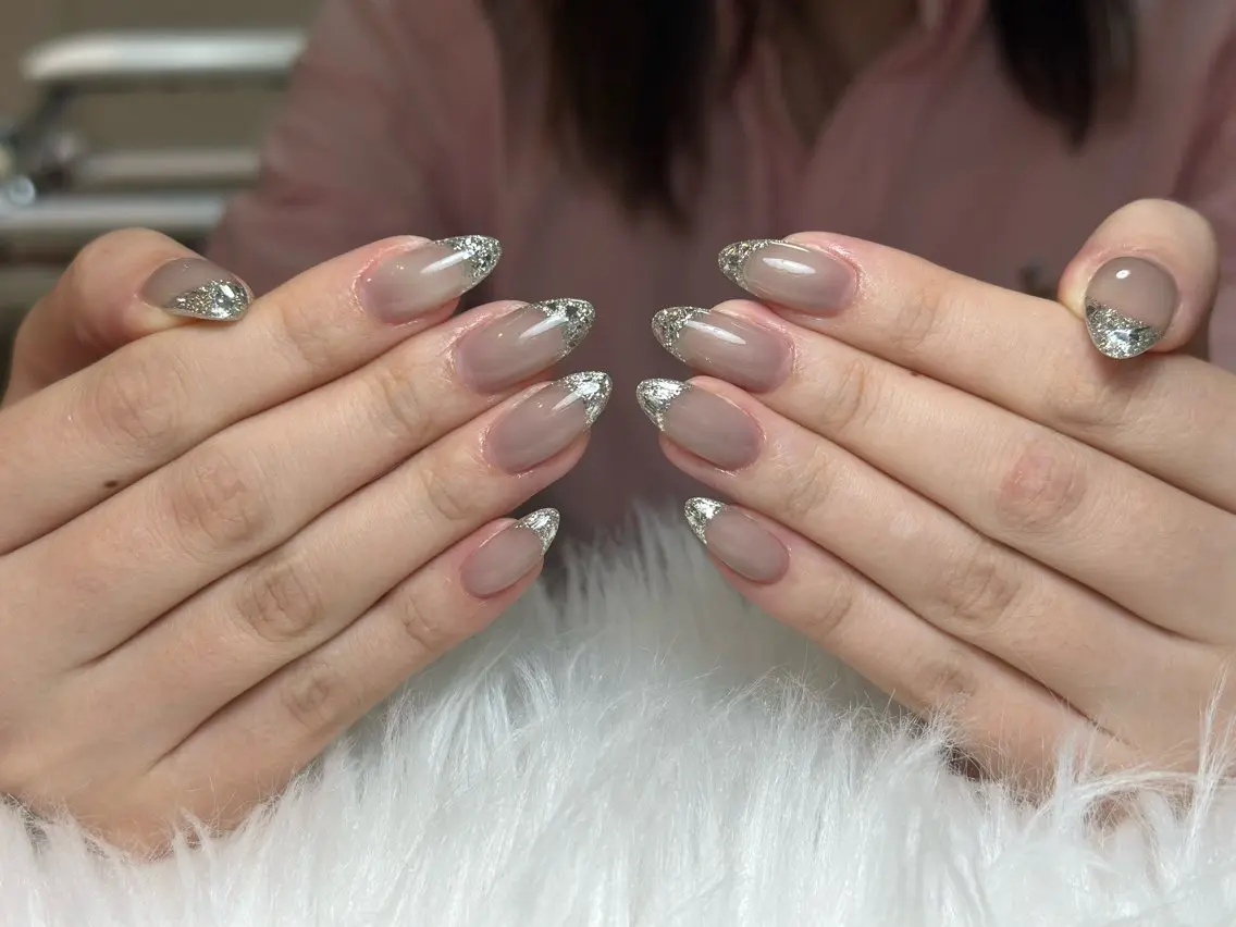 ネイル チークネイル ドット フレンチネイル グラデーション 韓国ネイル ハンドネイル Lisa Nail Salonのネイルデザイン