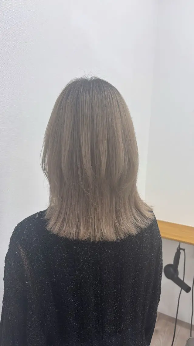 ミディアム ミディアムレイヤー レイヤーカット カット 伴 星来のヘアスタイル