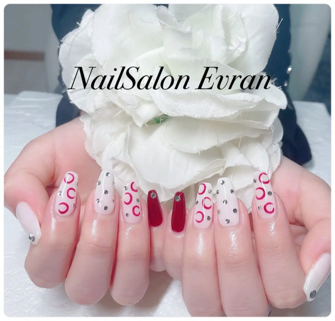 ネイル アートネイル フレンチネイル マグネットネイル 持ち込み ニュアンスネイル Nail salon Evranのネイルデザイン