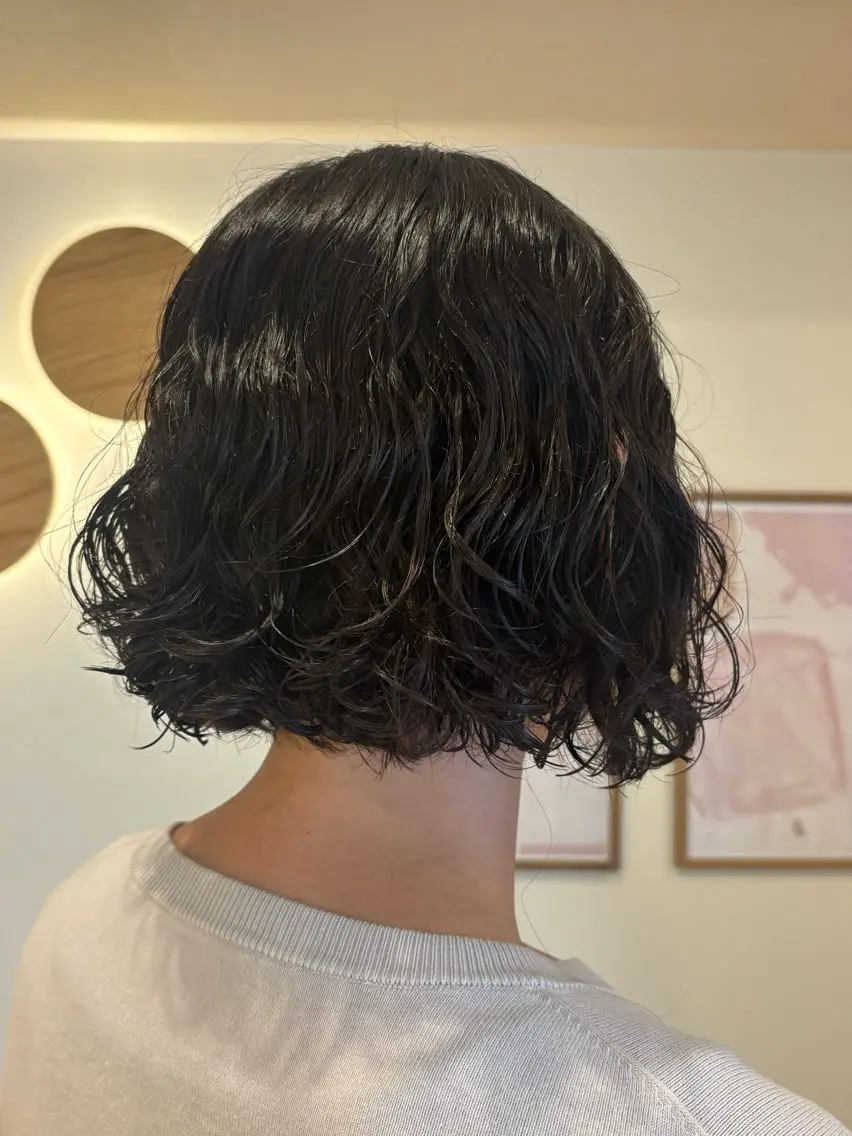 ミディアム パーマ ミディアムパーマ ボブ カット パーマ シンバヒナノ/パーマ レイヤー/髪質改善のヘアスタイル