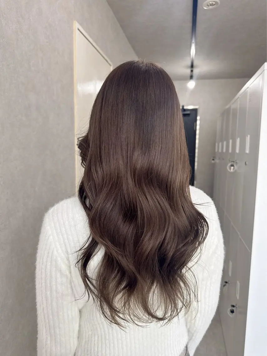 ロング カラー アッシュ アッシュブラウン ベージュカラー 黒髪 ブリーチ カット ヘアカラー トリートメント 赤み無し柔らかカラー 【梅田】madokaのヘアスタイル