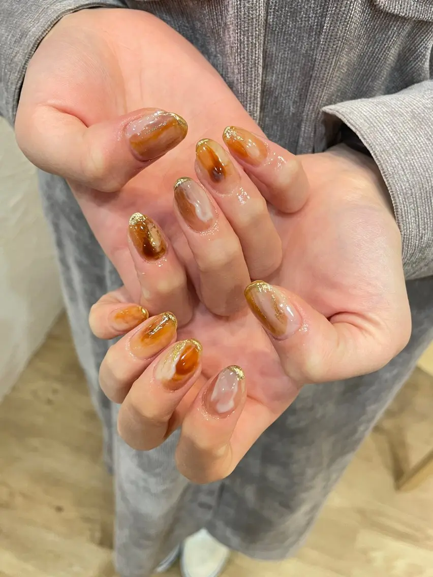 ネイル ブラウン ニュアンスネイル 楢本 彩耶のネイルデザイン